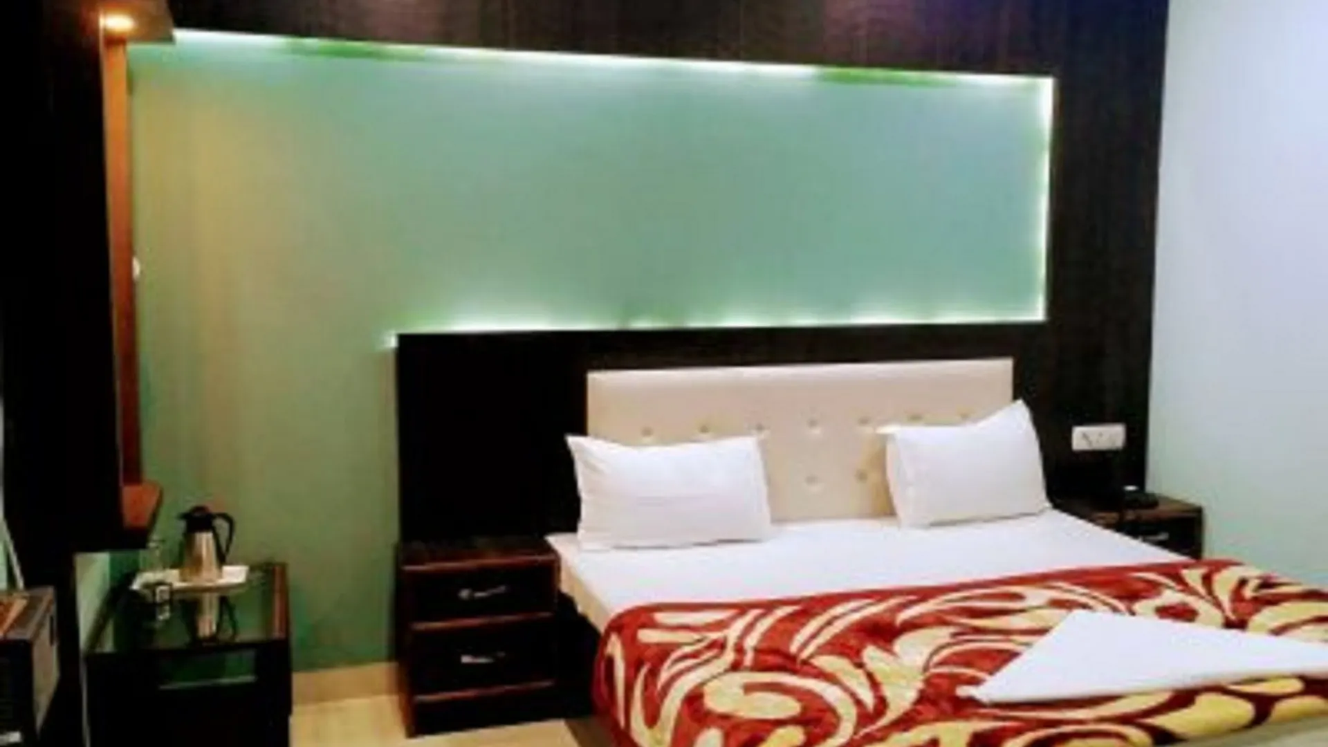 Hotel Utsav Residency Varanasi 3*,  India